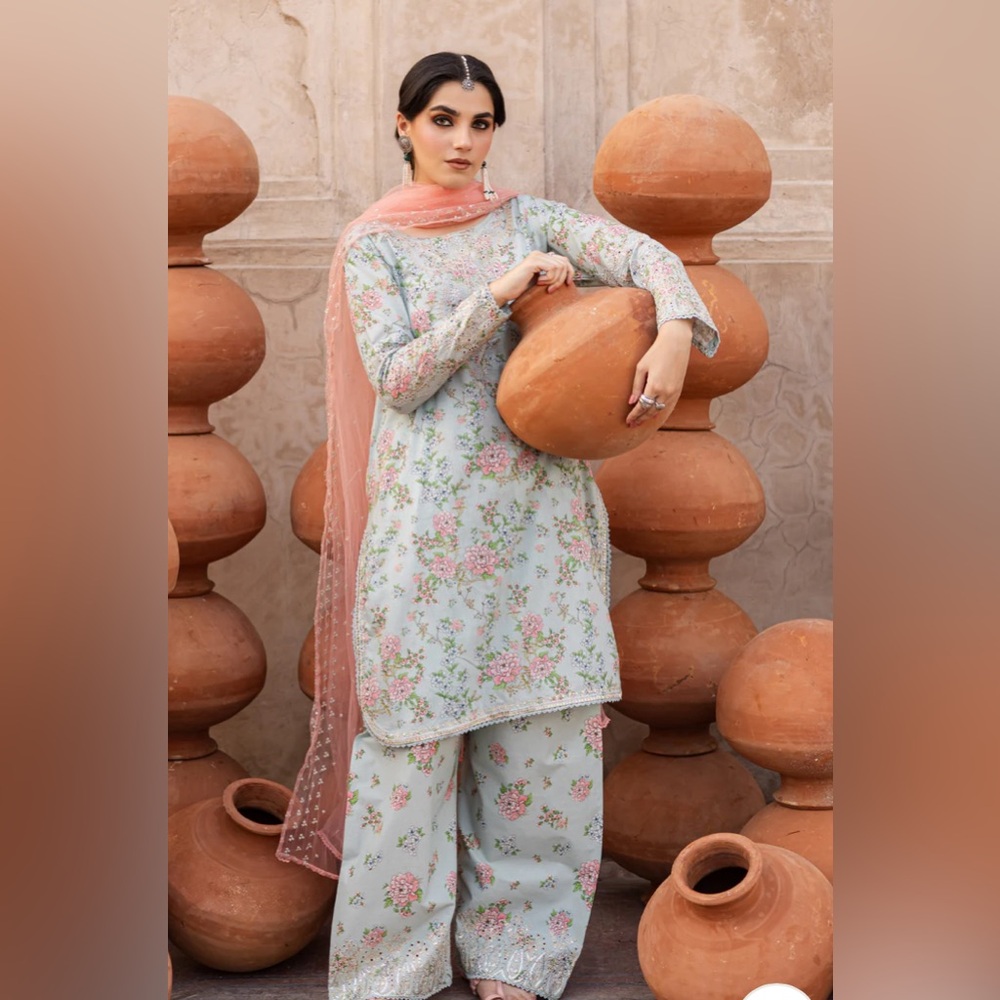 Floral Women's Farshi salwar suit - 3 piece. Brand new with tags